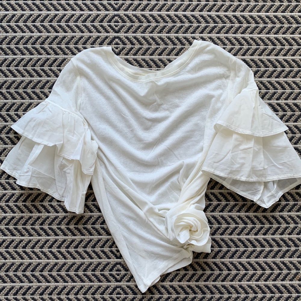 NWOT Ruffle sleeve top